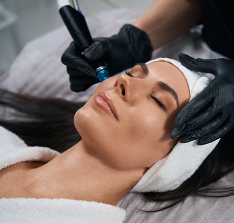 Hyrdofacial/Diamond glow
 Learn More